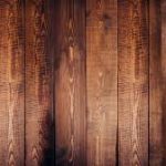 piso de madera oscura